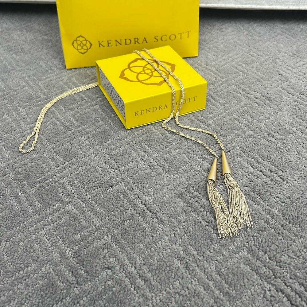 Kendra Scott necklace